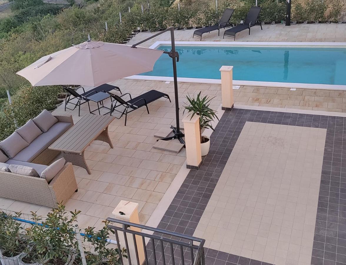 Appartamento Magi House With Pool Podstrana Esterno foto