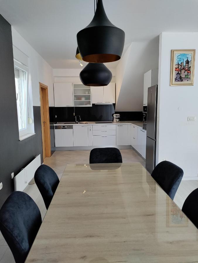 Appartamento Magi House With Pool Podstrana Esterno foto